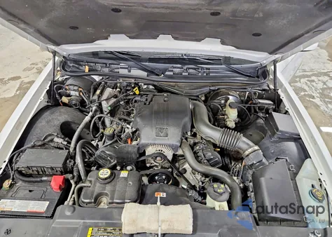 2004 Mercury Grand Marquis Gs z USA, uszkodzony, nr VIN 2MEFM74W24X655918